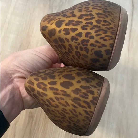 Leopard Print Peep Crocs Toe Flats - Picture 4 of 5